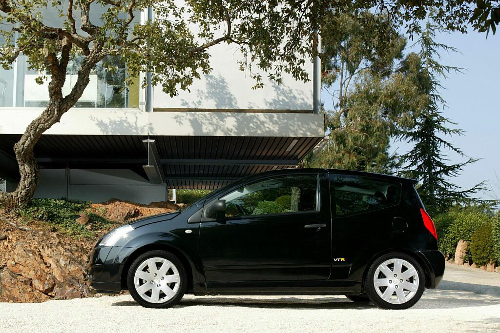 Citroen C2 2004 002.jpg